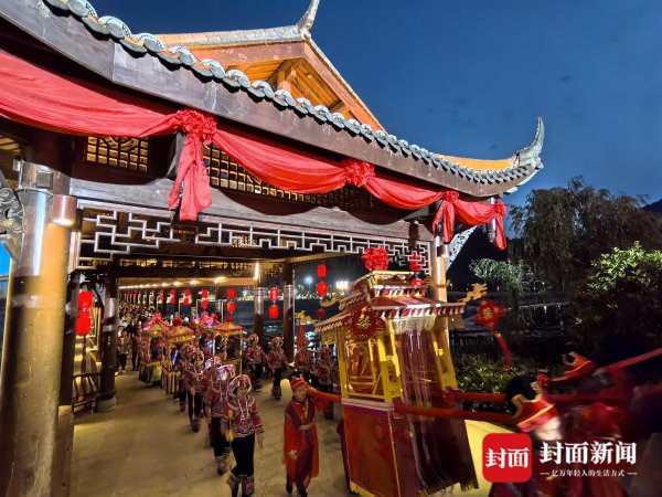 汇发网 108名“群演”撑起一台戏 四川巴山大峡谷全景再现传统土家婚俗