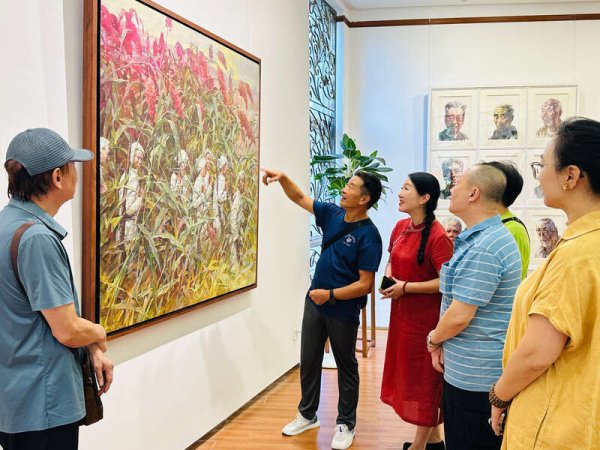 国融资管 纪念中国人民抗日战争暨世界反法西斯战争胜利80周年油画作品联展在穗启幕